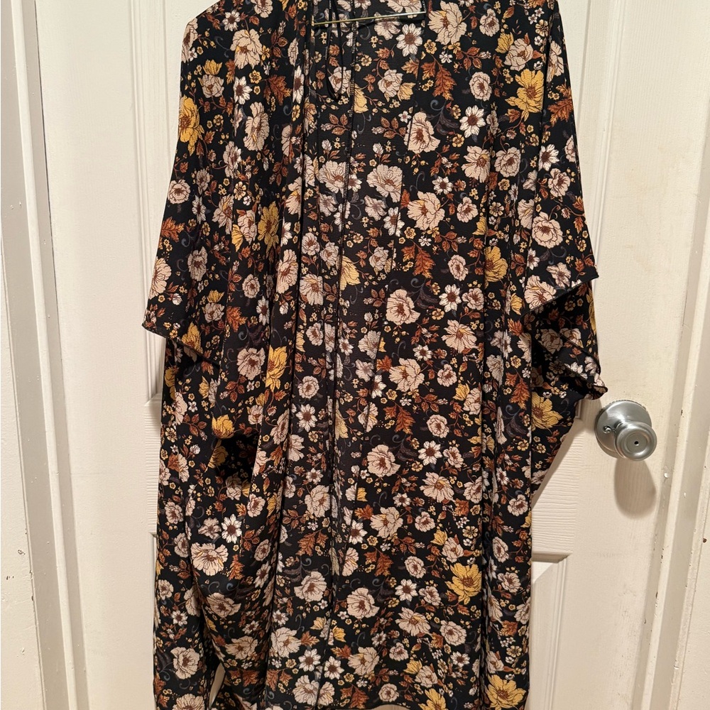 Forever 21 Floral Kimono - Black and Gold